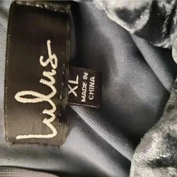 Lulu's Grey velvet dress - Picture 4 of 8